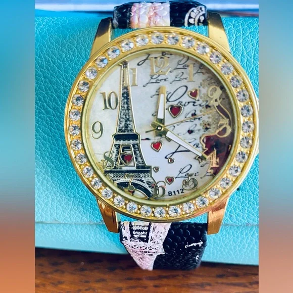 Watch with Paris the Eiffel Tower in the background very unique and pretty - Picture 2 of 4